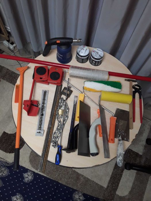 Unelte ,accesorii ,diverse .tot ce se vede în ambele  poze 200  lei