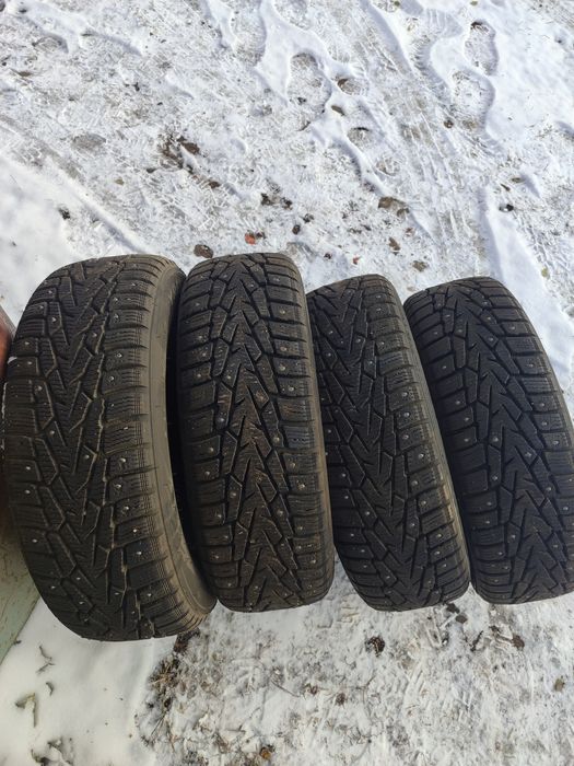 Шипованная резина нокиян в отличном состоянии