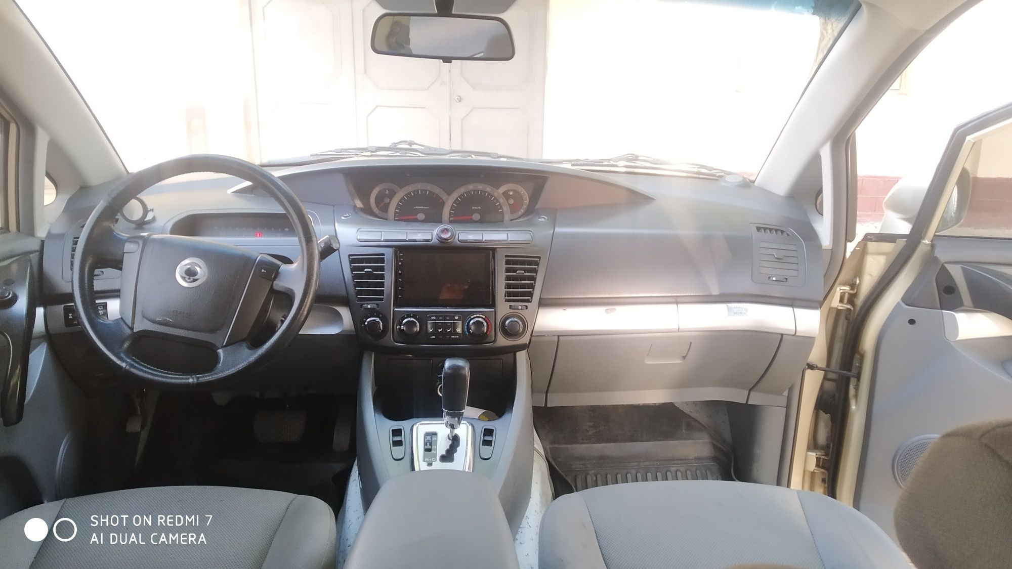 Ssangyong rodius sotiladi