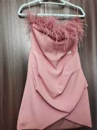Rochie roz cu pene