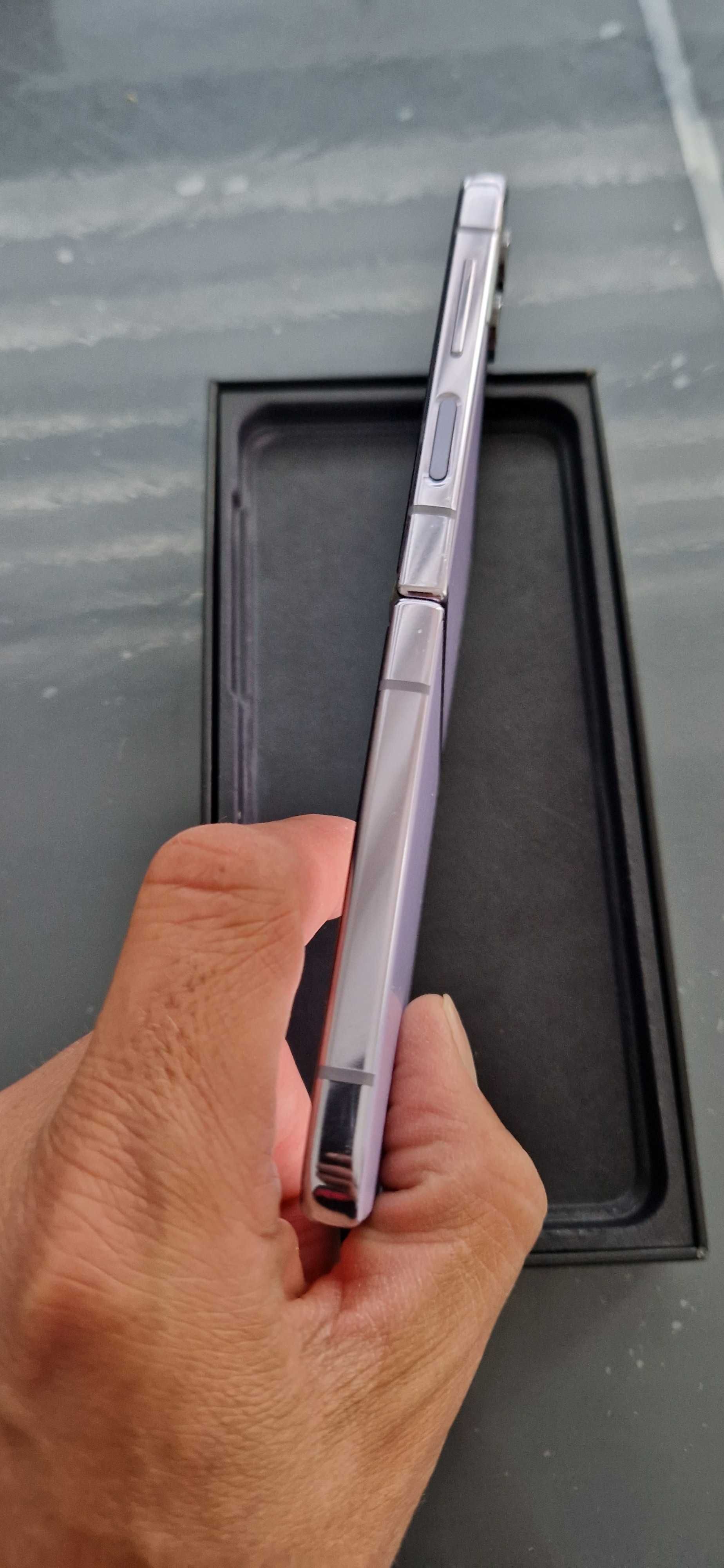 Samsung z flip 4 256 gb.