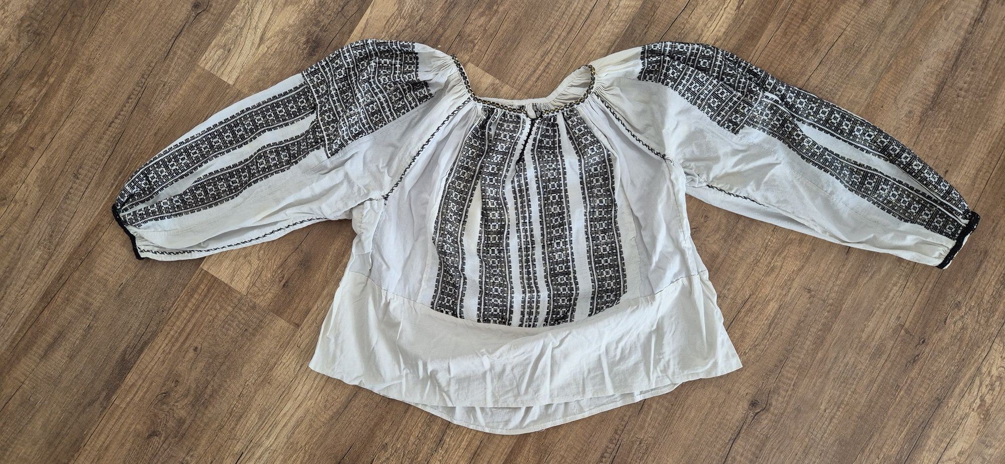 Costum popular foarte vechi