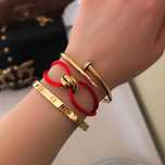 Гривна Пирон, Червен копринен конец Cartier, Гривни Van Cleef, Dior