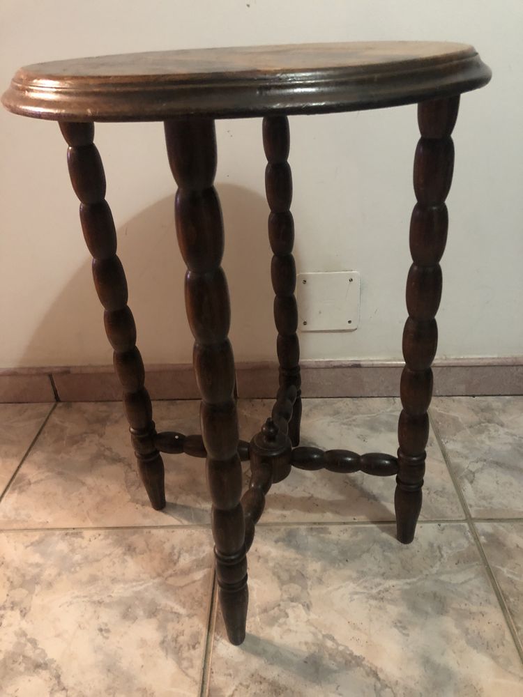 Masa,masuta rotunda veche franceza pentru cafea  ,din lemn ,4 picioare