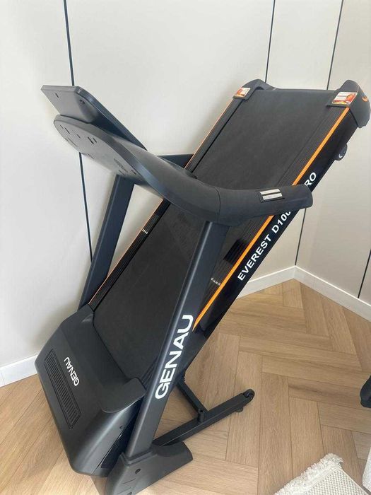 Продам проф.  беговую дорожку Genau Everest D1000S PRO- 220.000 тенге.