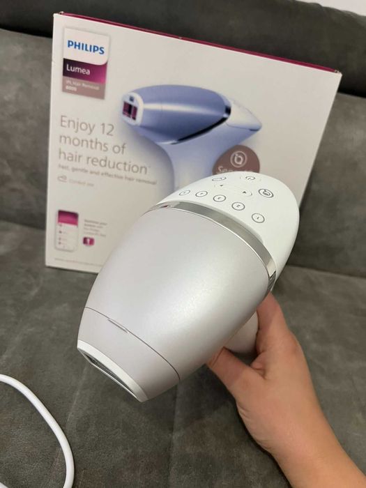 Фотоепилатор Philips LUMEA 8000