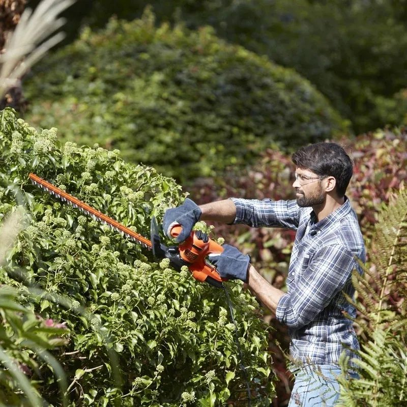 Электрический кусторез Black & Decker BEHT201-QS