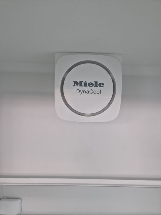 Хладилник с фризер Miele A++