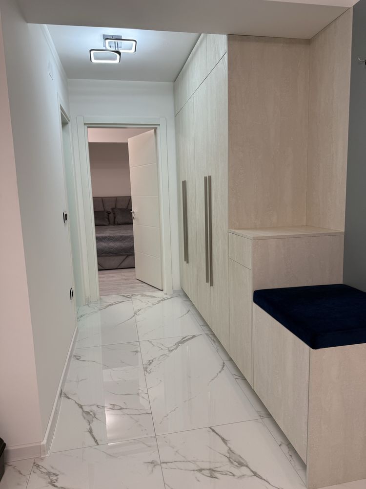 Inchiriez apartament 3 camere decomandat