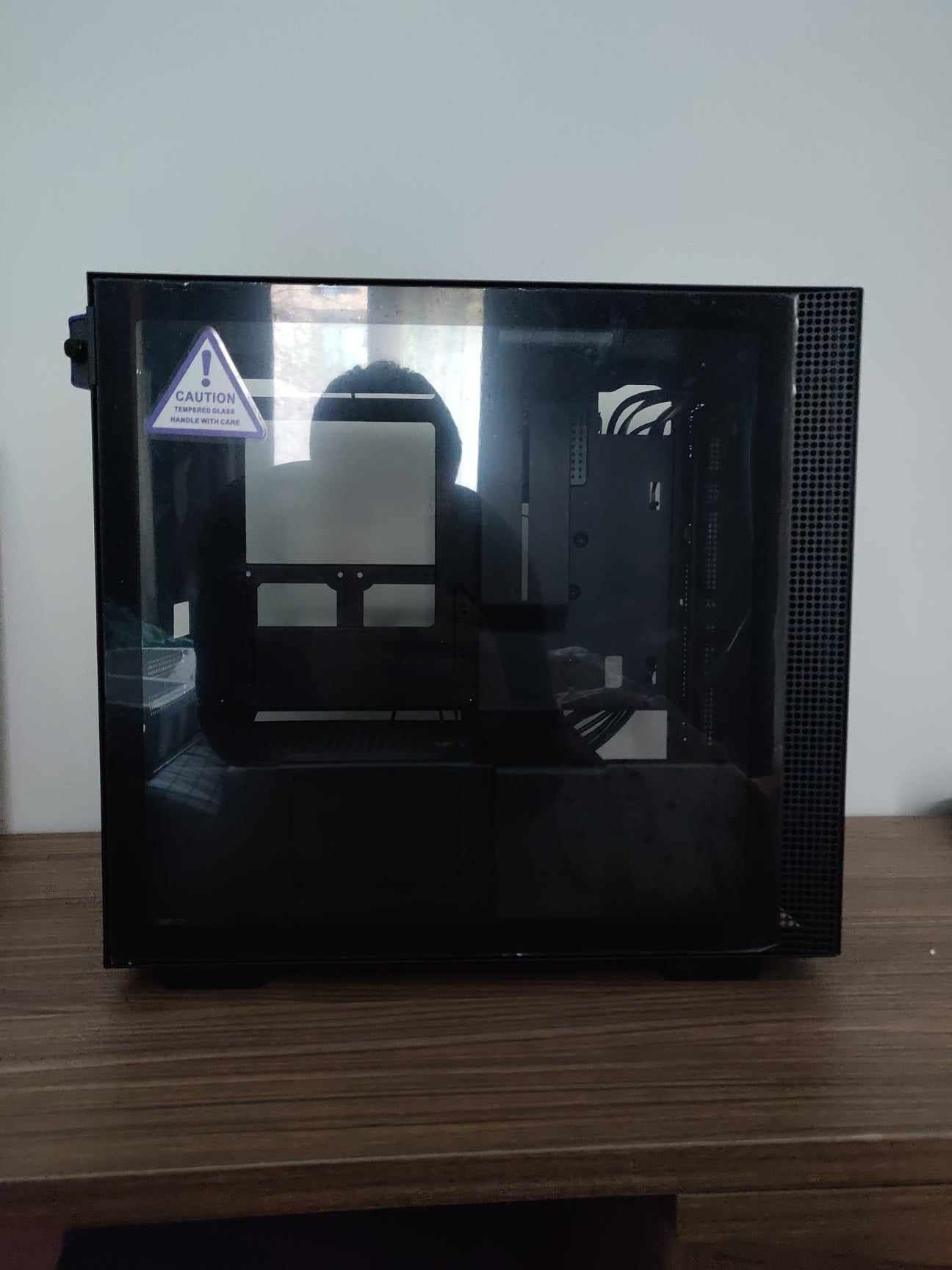 Кутия за компютър NZXT H210i