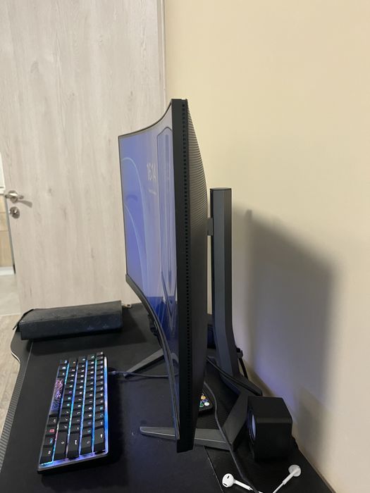 Геймърски монитор-27” Philips 27M1C5200W Curved 240Hz