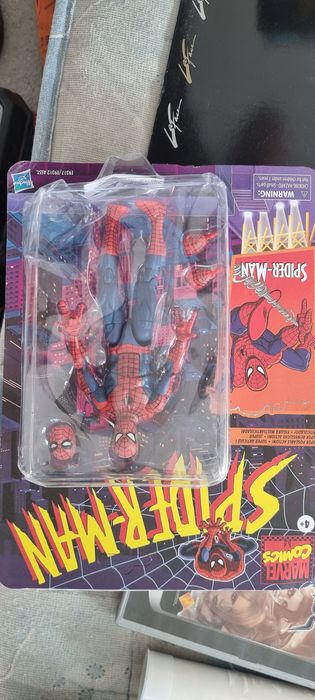 Figurine Hasbro Spiderman - Classics Red Suit si Web Spalt