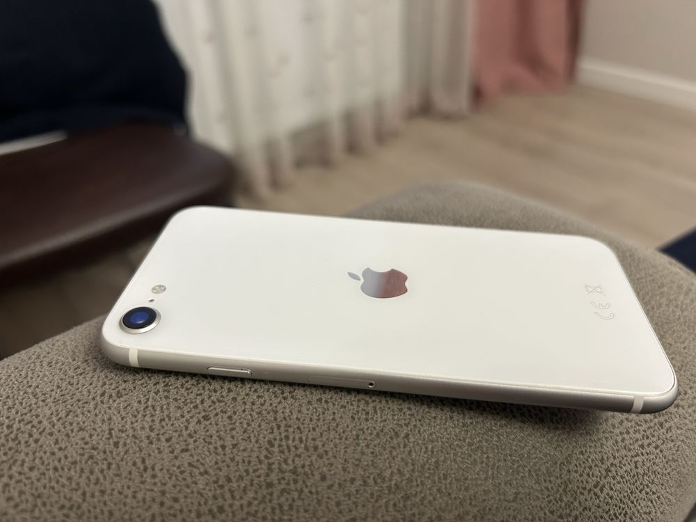 Iphone SE 64гб без царапин, с коробкой
