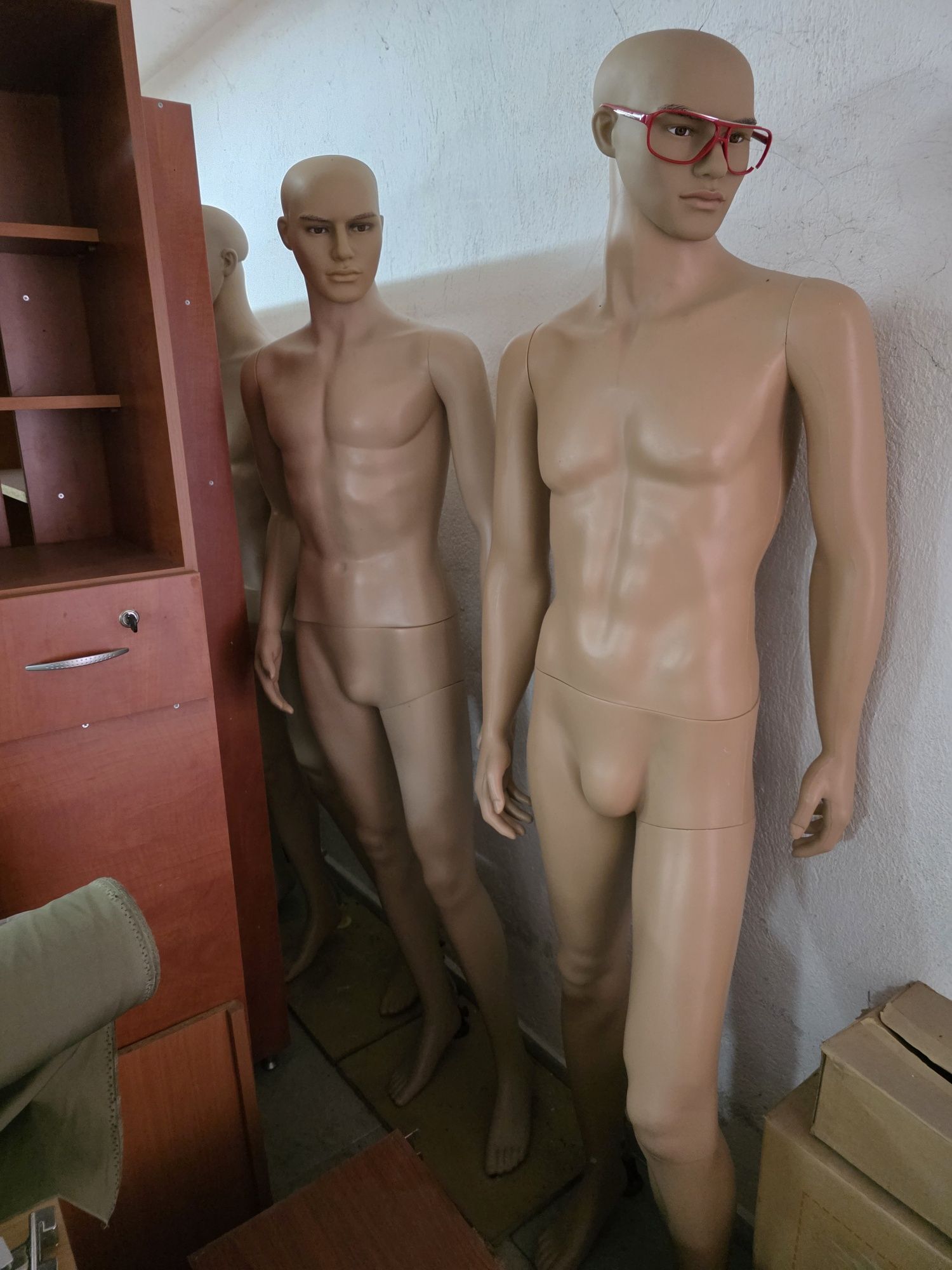 Дамски, мъжки цели манекени