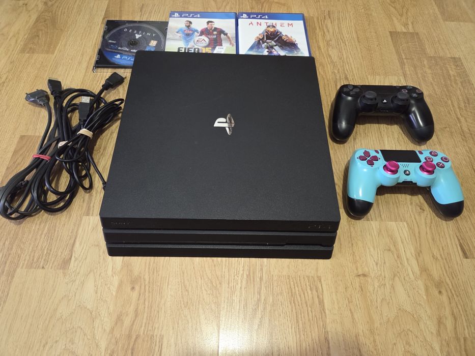 Playstation Ps 4 Pro 1TB/5 jocuri/2 manete/cabluri