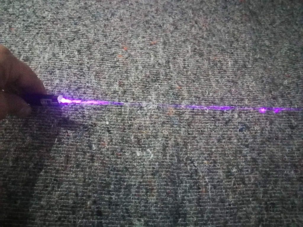 Laser pointer albastru , violet