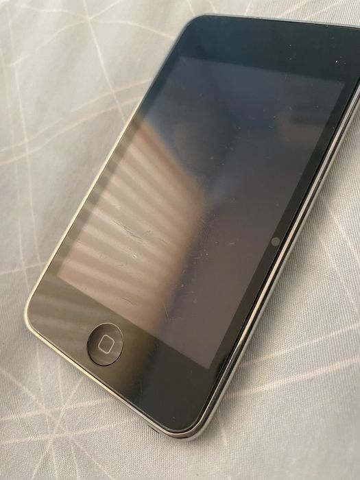 4 броя Iphone + ipod