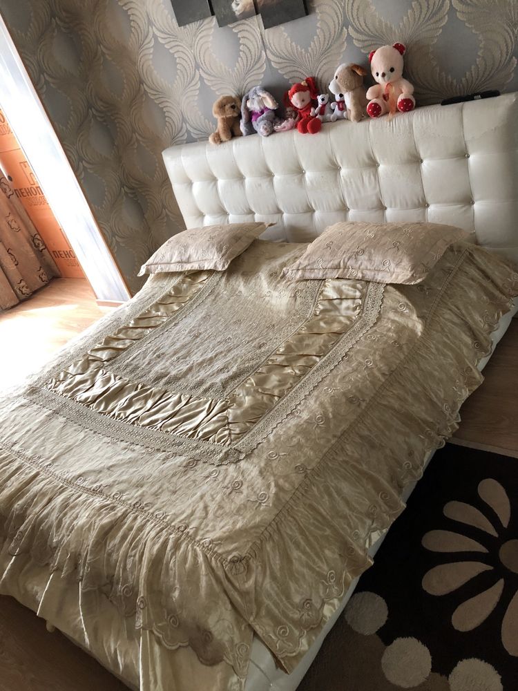 Кровать в хорошем состоянии с матрасом