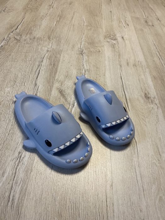 Papuci rechin - shark slippers