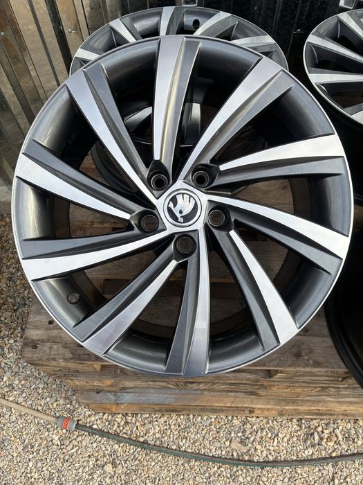 18 цола 5 х 112 мм Шкода Октавия , Фолксваген Голф , Skoda , VW