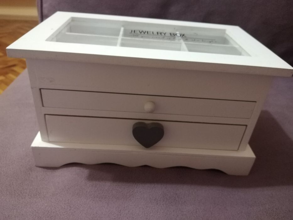 Кутия за бижута бяла