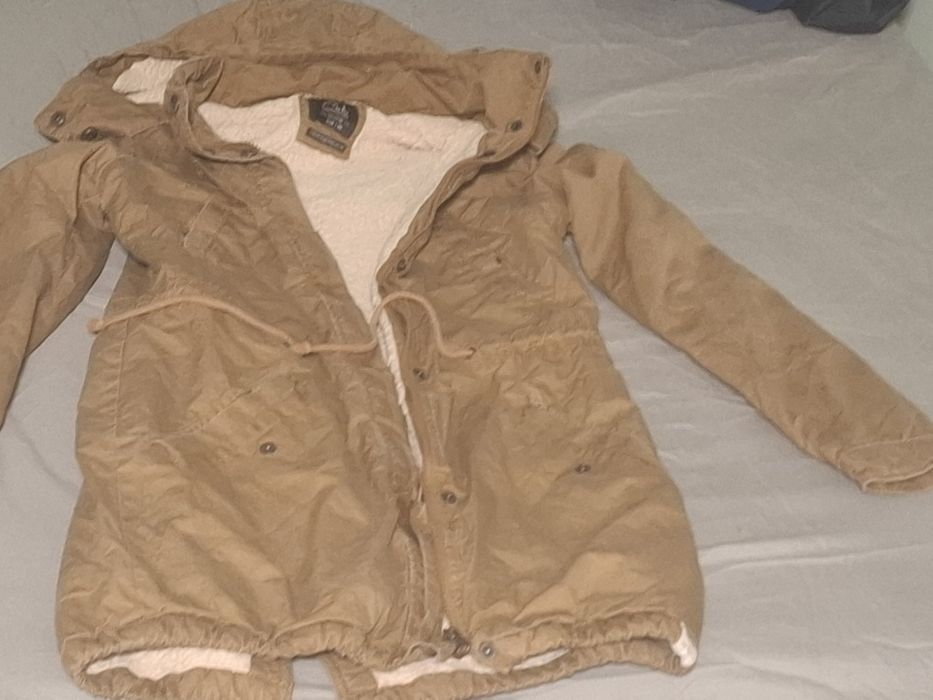 Продават се дамски якета