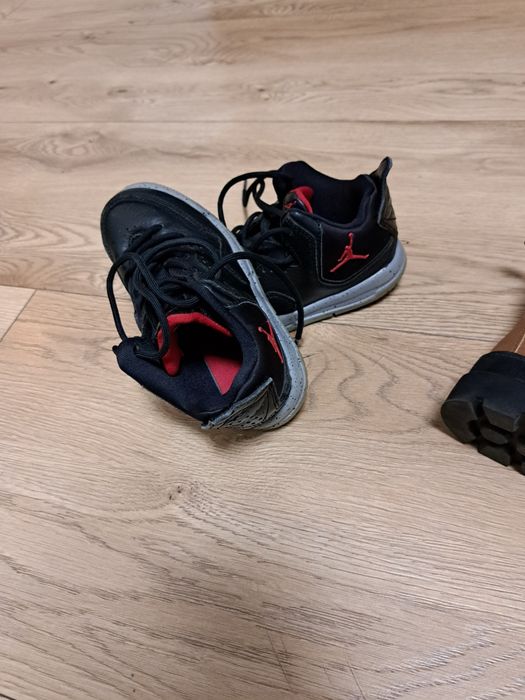 Adidasi Jordan marimea 28