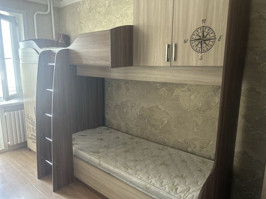 Срочно продаются двухярусная кровать. Состояние отличное.