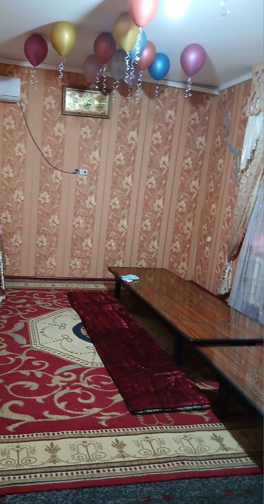 2.20 sotixli hovli sotiladi. Eski shahar Ark qo'rg'oni orqasida.