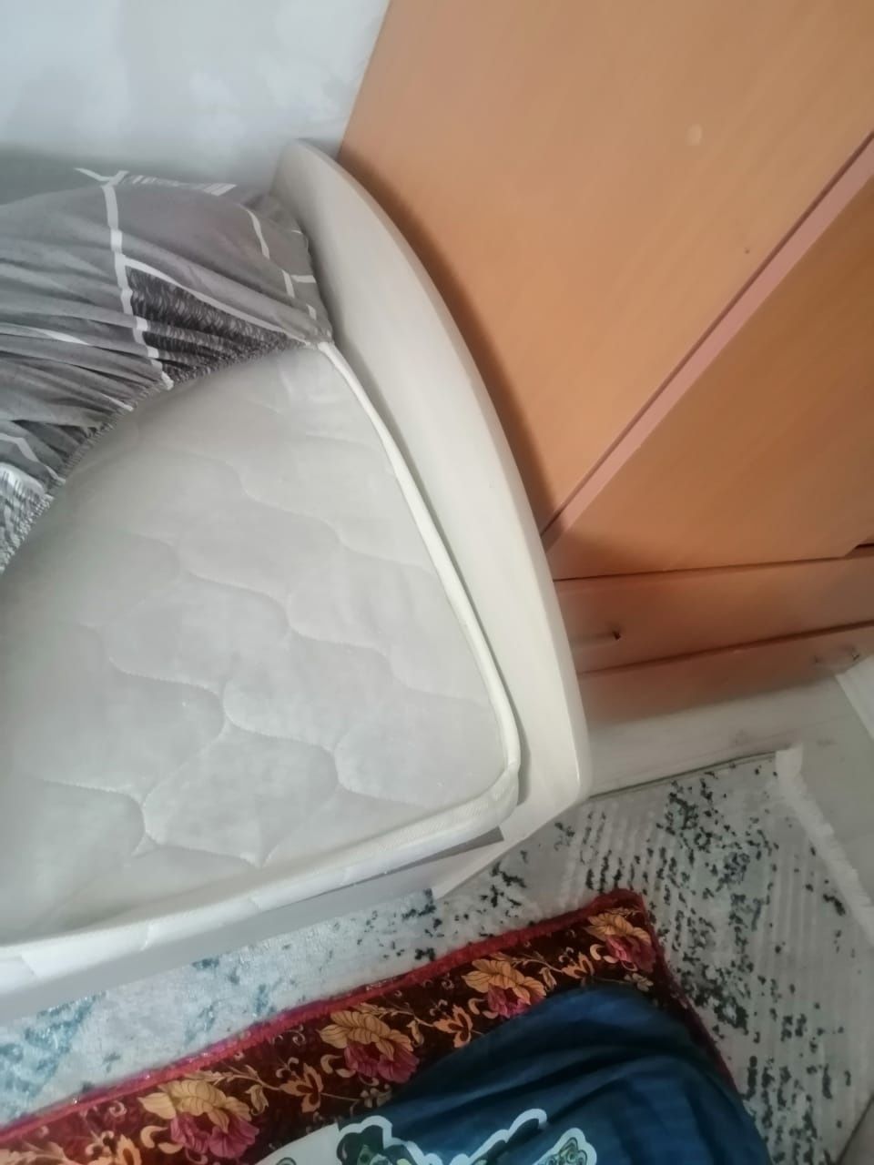 Продам односпальную кровать
