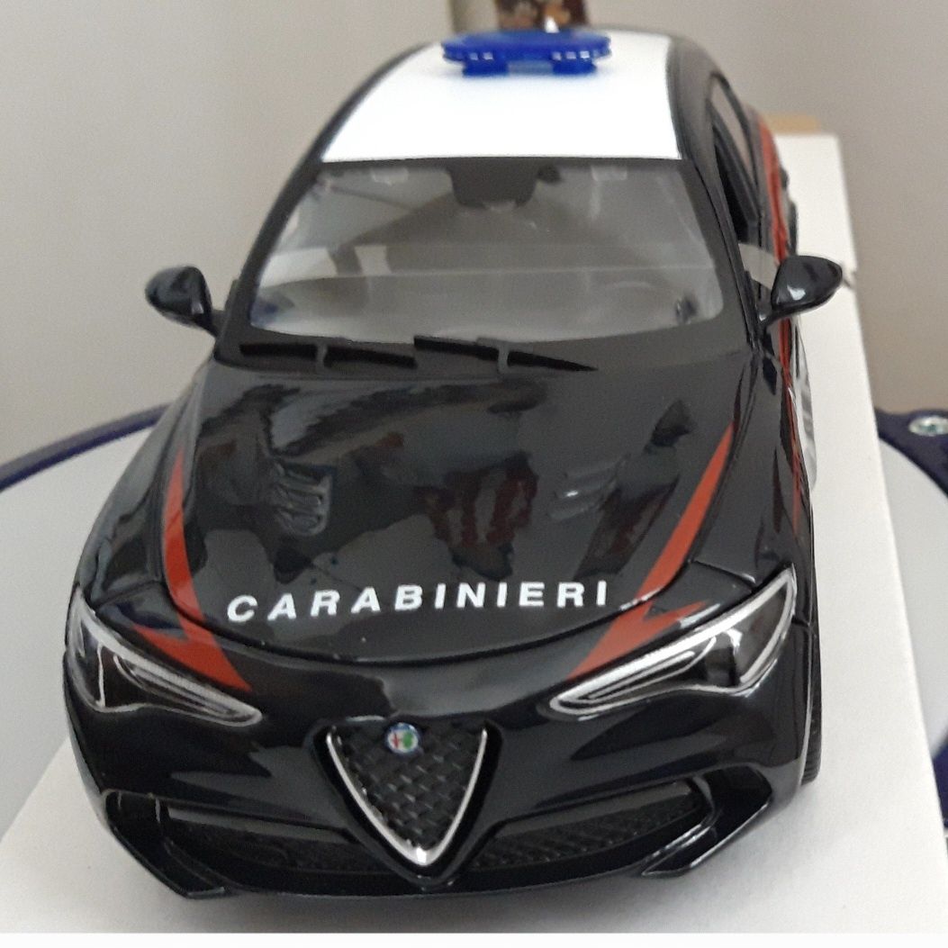 ALFA ROMEO Ctelvio Giulietta BBURAGO 1:24 м. от серията CARABINIERI