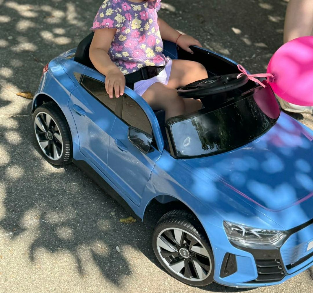 AUDI e-tron GT акомулаторна кола