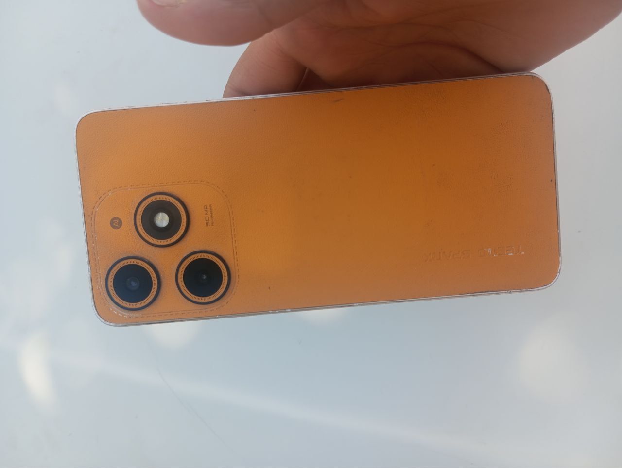 Tecno 10c edial holatda