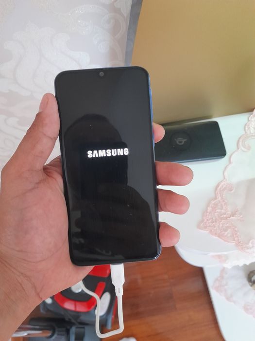 Samsung A40 неразличим от нов