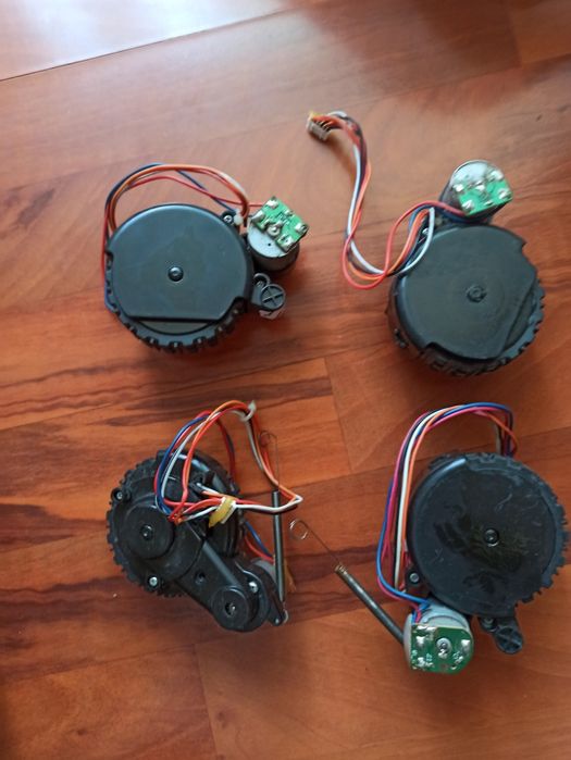 Motor aspirator robot