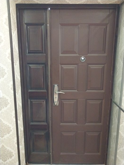 Входная дверь, двухстворчатая
