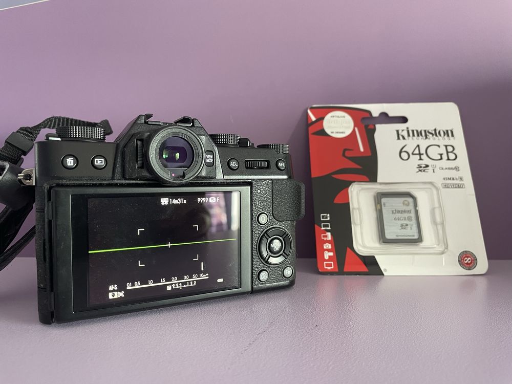 Fujifilm X-T10 + обектив 16-50mm + карта памет + чанта