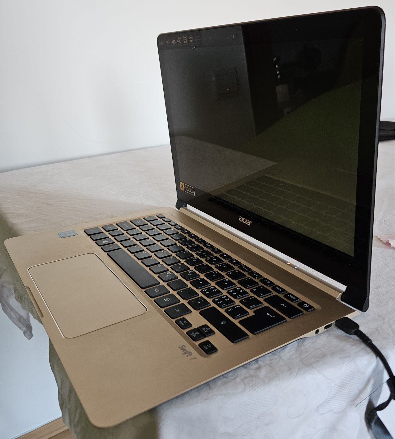 Laptop Acer Swift 7 ultraportbil 8GB RAM i5 gen 7, Black&Gold