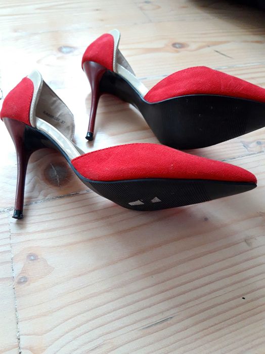 pantofi rosii gen stiletto, din piele