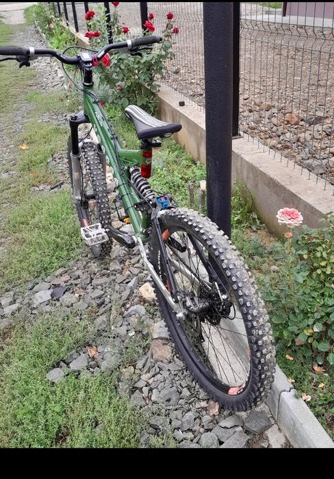 Vând bicicleta full sunpension