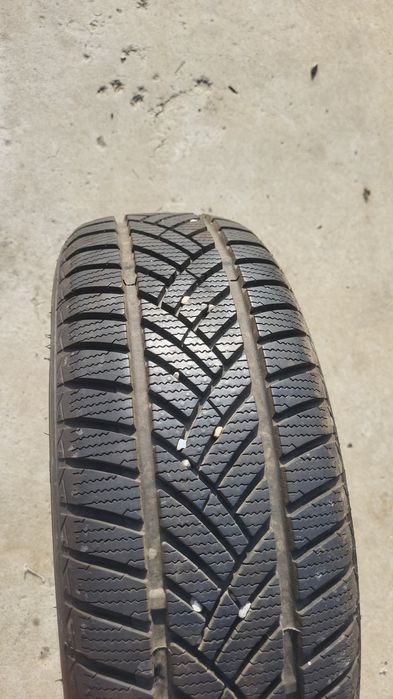 Vând set 4 anvelope iarna M+S 185/60/R15 88H