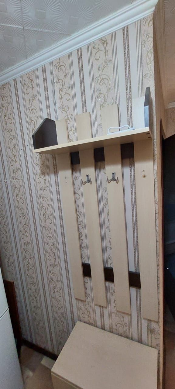 Продам вешалку со шкафом для обуви