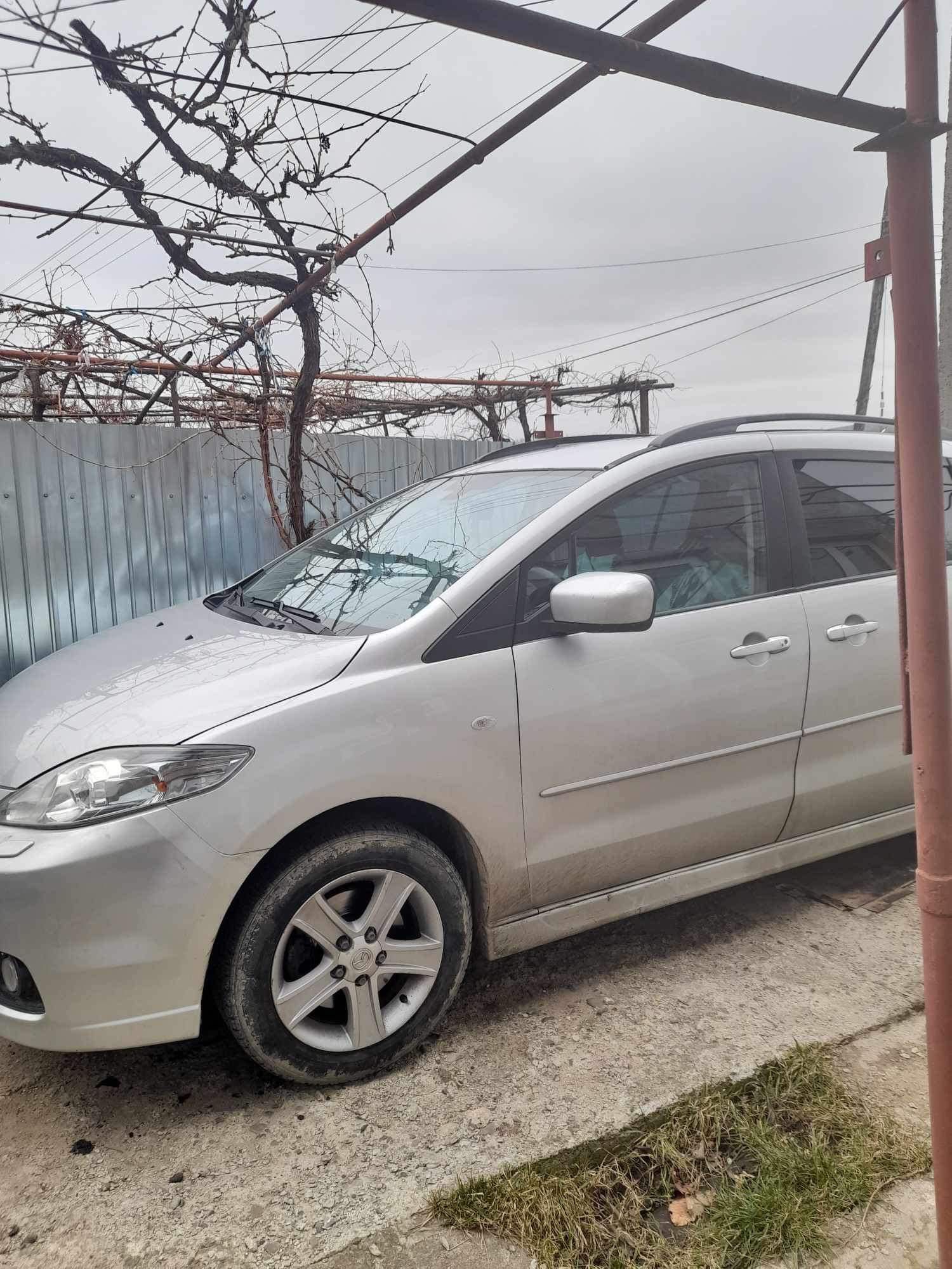 Vând Mazda 5 cu 7 locuri