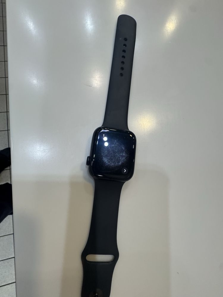 Продавам Apple watch se 45mm 2022