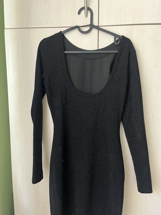 Черна бляскава рокля