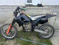 Se vinde husquvarna  250 2t fac si schimb plus dif