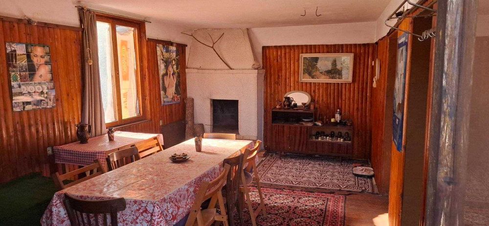 Двуетажна вила в Троянския балкан