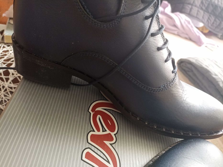 Дамски елегантни тъмносини обувки с ток