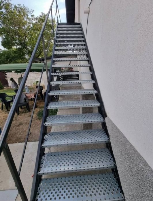 Scara zincate la comanda în toată tara oferim și montaj gratuit