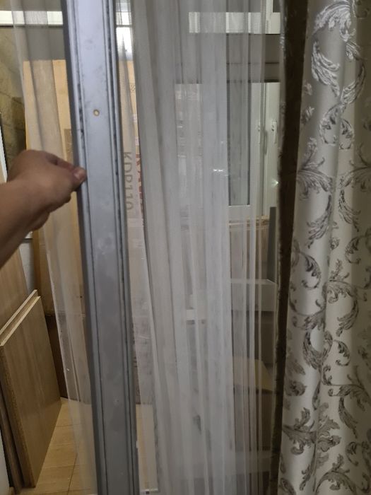 Продам металические рельсы  (б/у) для  нижней части дверей шкафа купе.